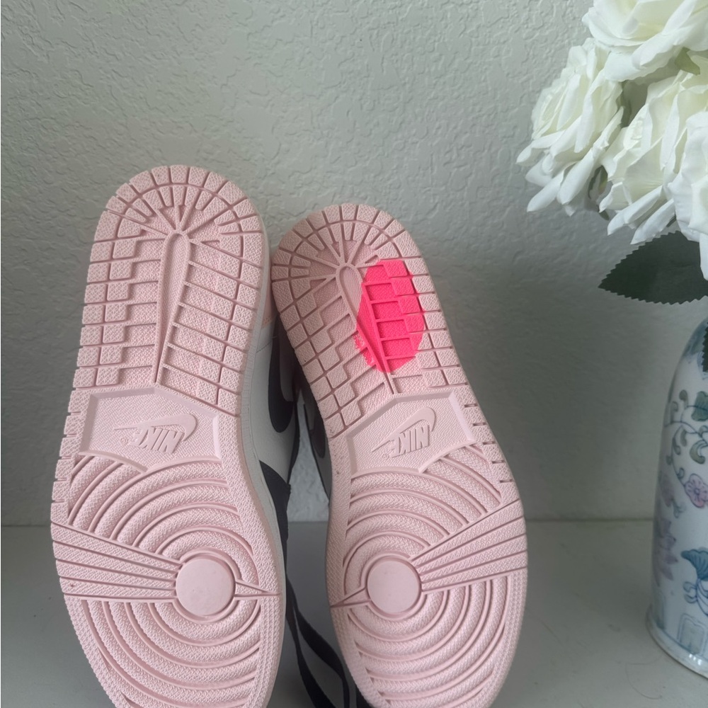 Women's Air Jordan 1 High "Bubble Gum" - Picture 7 of 10
